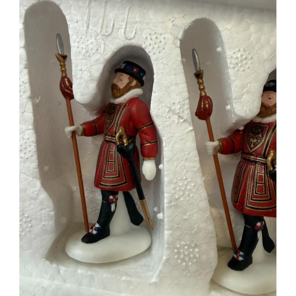 Dept 56 Heritage Village Yeomen of the Guard Set of 5 Porcelain Accessories - Picture 4 of 5